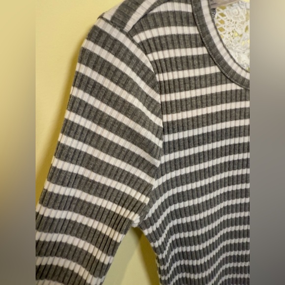 American Rag Navy and White Striped Long Sleeve Top *GREAT CONDITION* - Picture 4 of 10